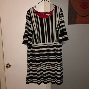 Black/White Dress with 3/4 Bell Sleeve, Size 24W